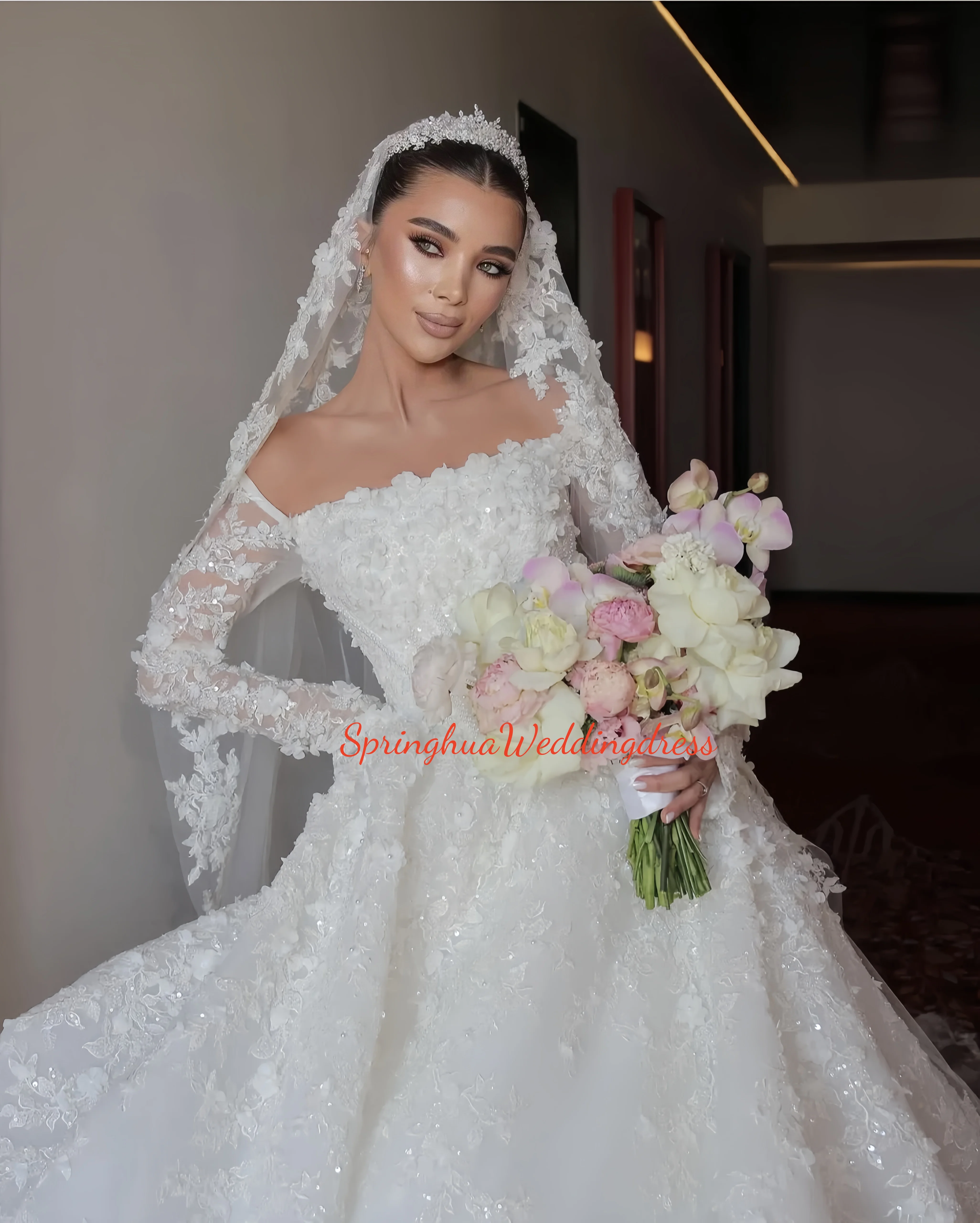 Customized  luxury wedding dress, round-neck, long-sleeved, decals, sequins, one-shoulder, off-the-shoulder princess dress, fron