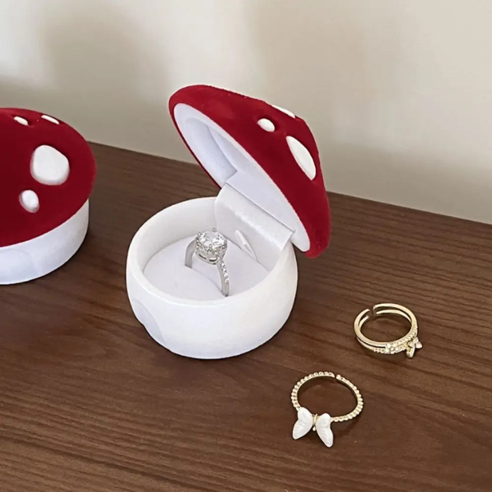 Creative Design Flocking Mushroom Rings Box Fluffy Texture Toxic Mushroom Style Jewelry Storage Case Red Color Velvet Material