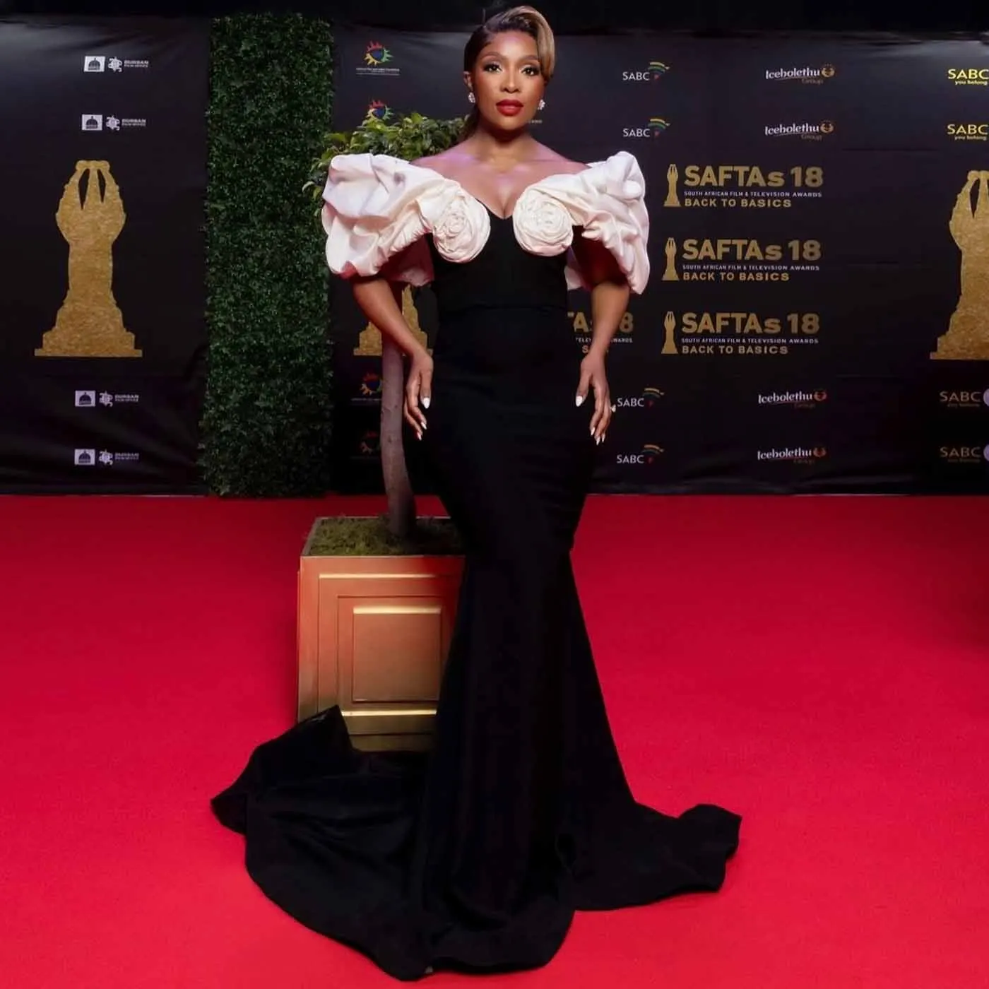 שמלת סלבריטי בתולת ים שחורה מדהימה 2025 שמפניה ruffed את הכתף aso ebi מסיבה רשמית שמלות כלה אפריקאי