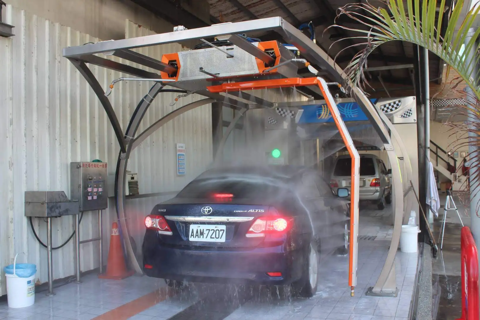 Export More Than 20 Countries Tsunami 360 Automated Car Wash Systems Machine Vertical Bristle Tumbling Automatic Car Washing