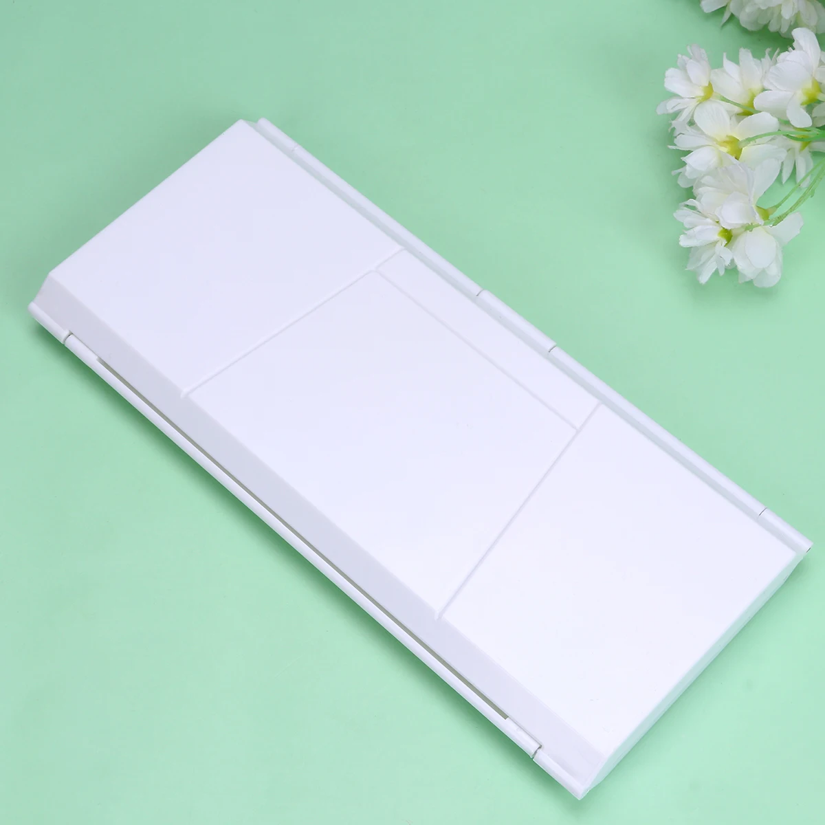 

Art Paint Box Watercolor Folding Mixing Container with Cover Spacious Compartments for Acrylics and Paints Keeps Colors Fresh