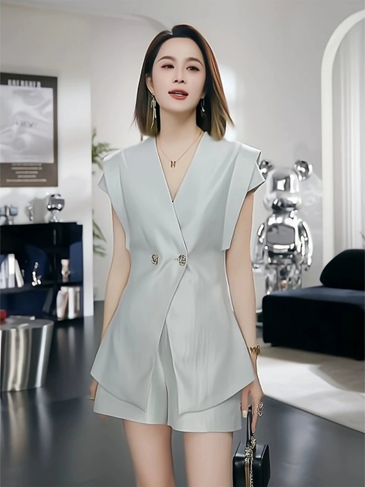 

Summer women's fashionable high-end v-neck top wide leg shorts small fragrant style commuting temperament two-piece set