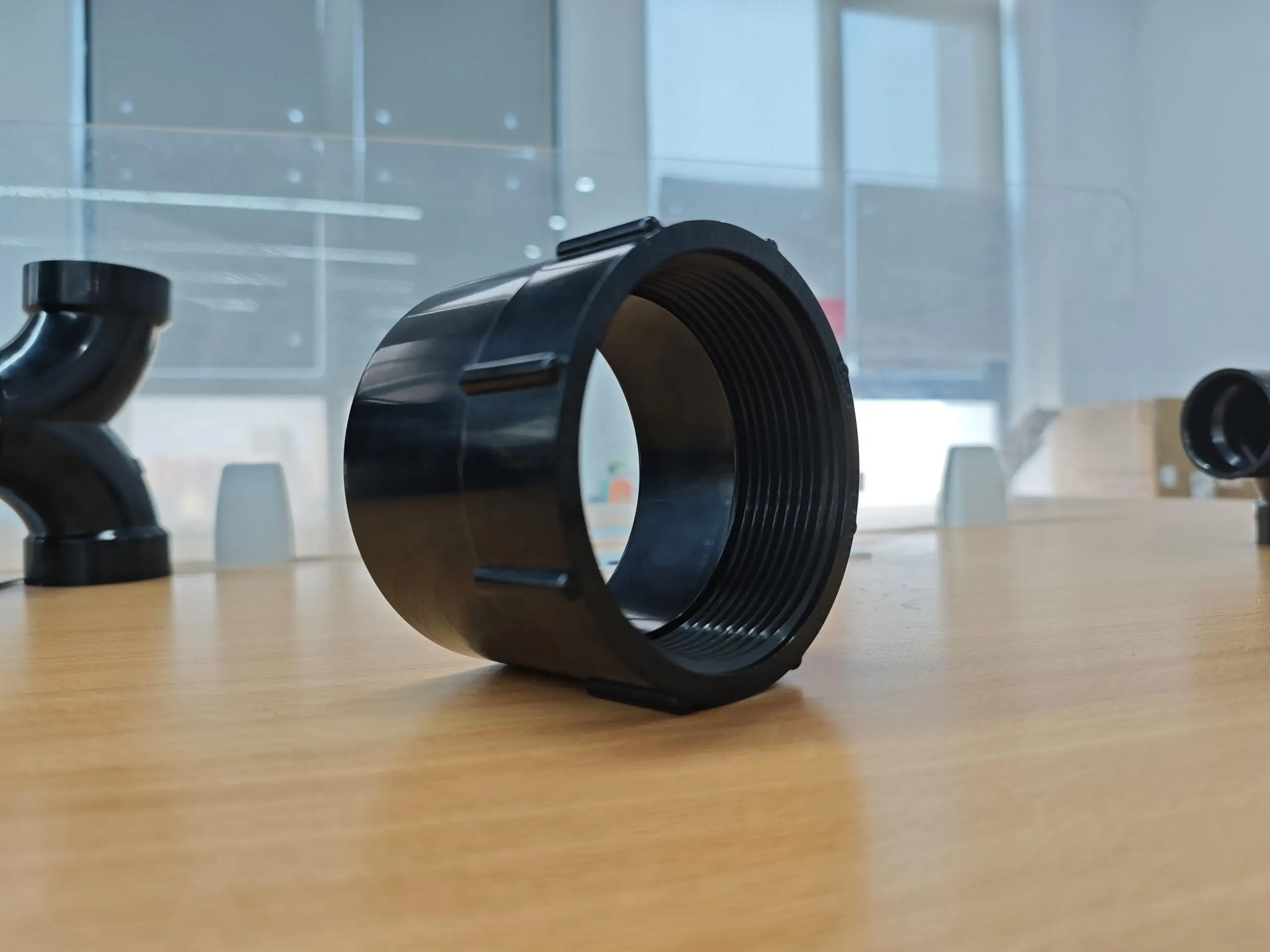 

1 упаковка адаптера гнезда из АБС-пластика (HUBxFIPT) — 4-дюймовый черный фитинг из АБС-пластика с внутренней резьбой, быстрая установка с защитой от протечек