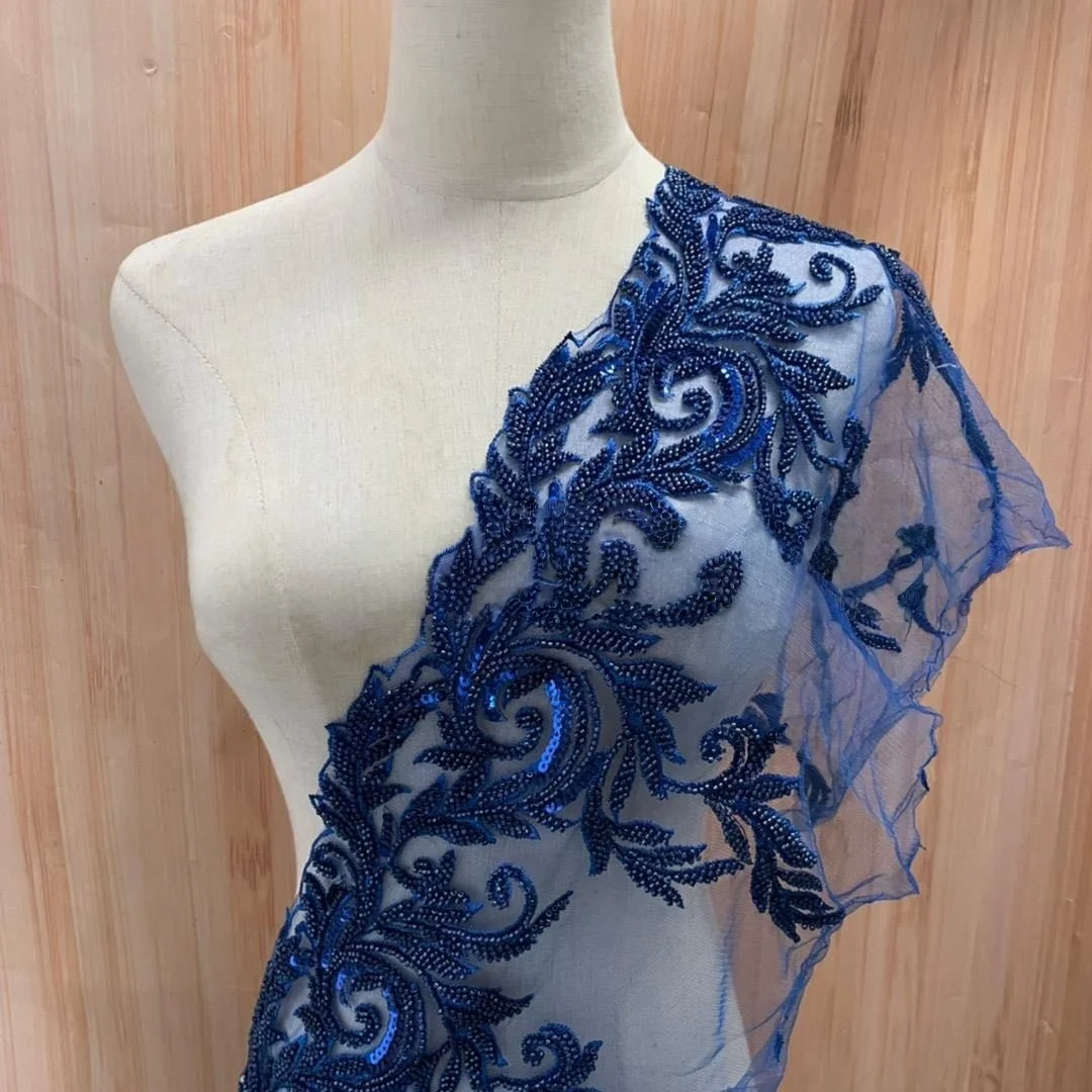 Finiture in pizzo ricamato con perline e paillettes con motivo applicato da sposa per tessuti per abiti da sposa