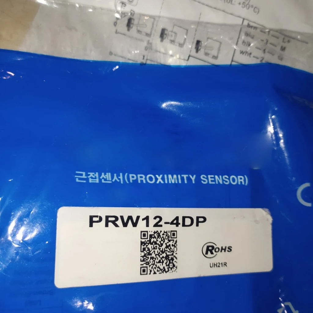 

2PCS PRW12-4DP PRW12-4DN Switch Sensor New High-Quality