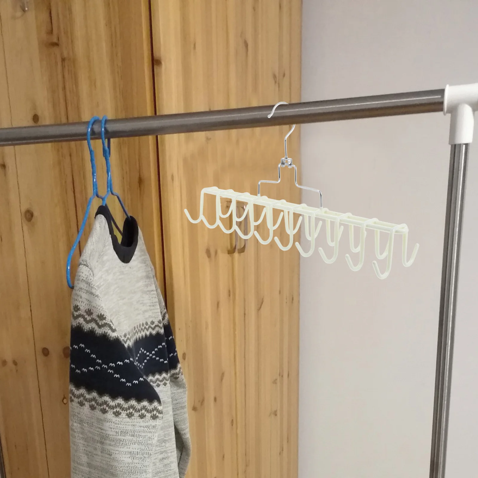 

Multi-Functional Anti-Slip Belt Hanger Organizer for Closet Space-Saving Storage Ties Scarves Accessories Belt Hanger Organizer