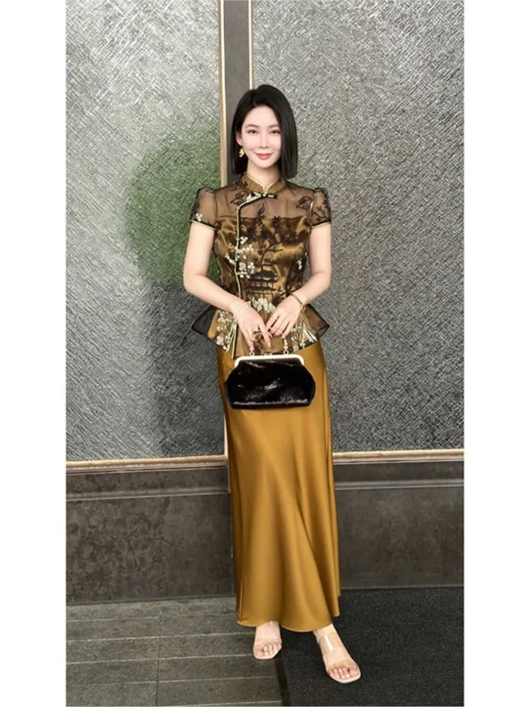 A light luxury new Chinese-style set with contrasting color mesh landscape embroidery two-piece satin drape top