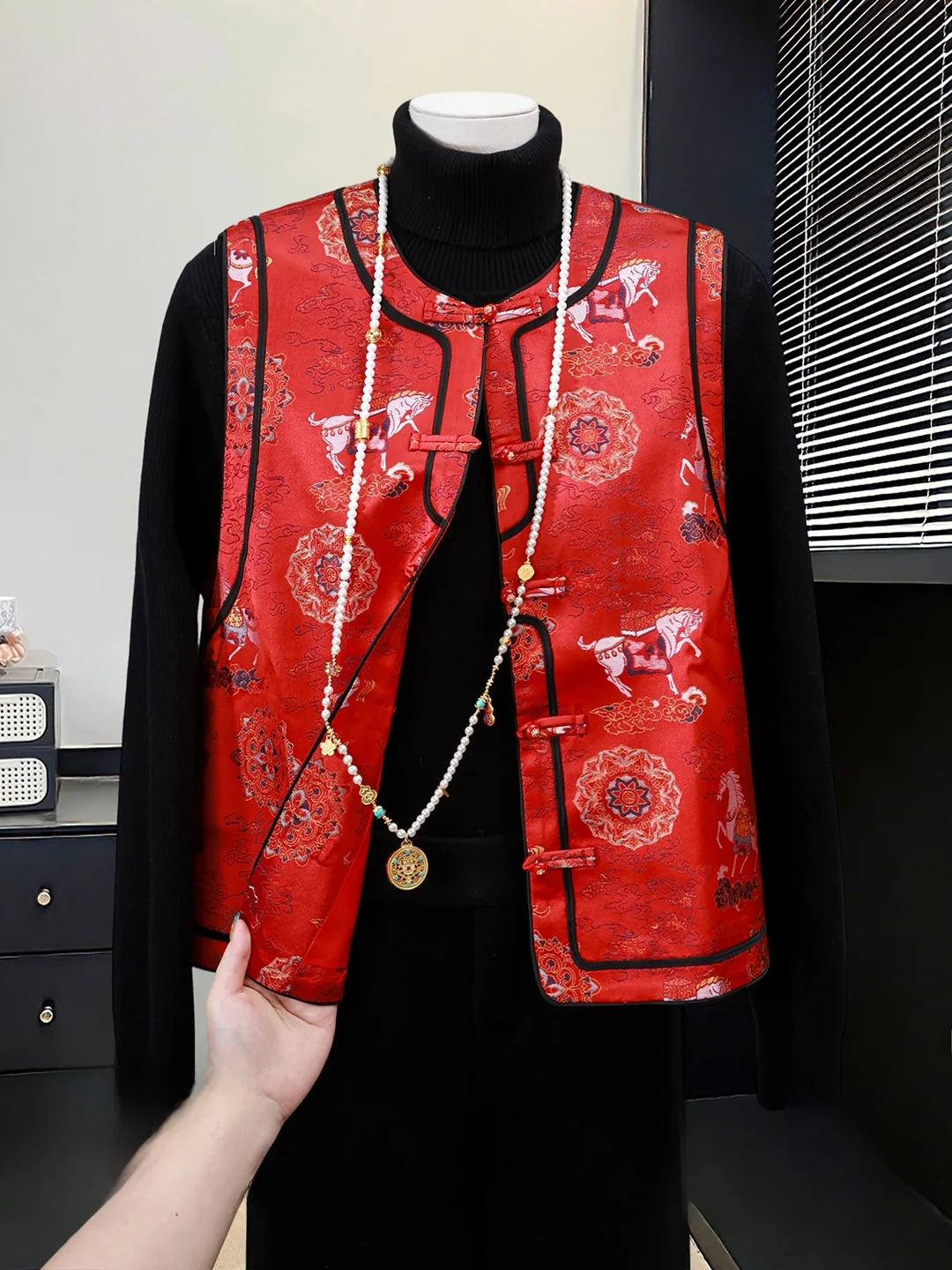 

Элегантный круглый кардиган-жилет из полиэстера для женщин среднего возраста: модная весенняя одежда высокого качества