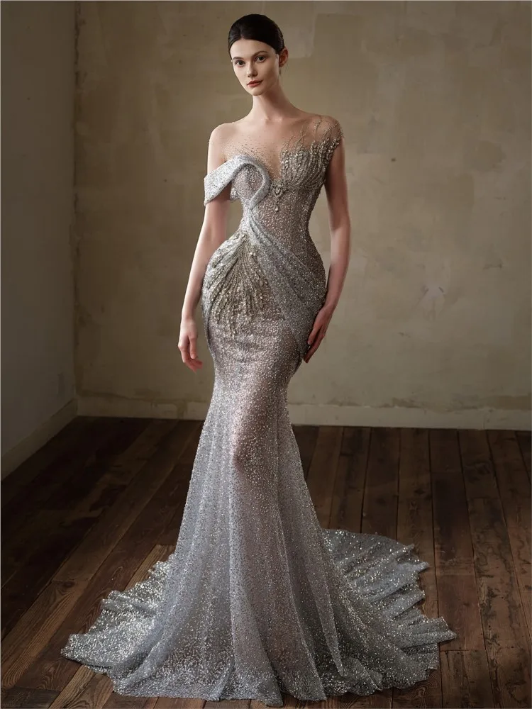 

Изысканное вечернее платье для торжественных мероприятий в стиле Haute Couture, украшенное пайетками, с силуэтом «рыбий хвост», класса люкс.