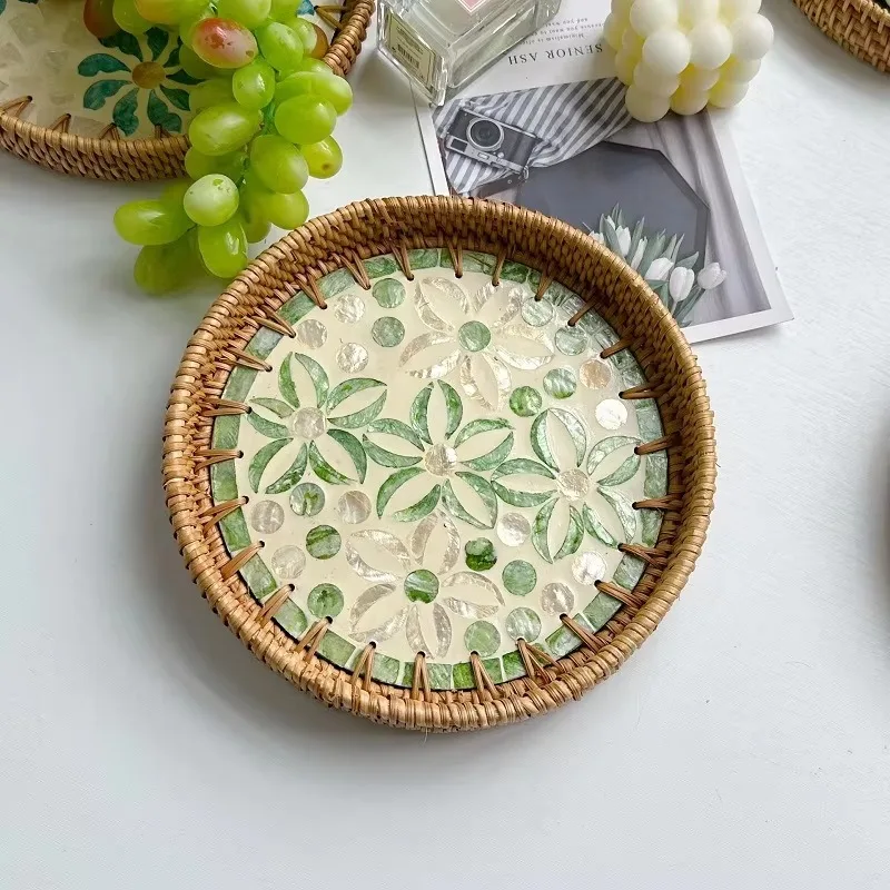 

Поднос для сервировки из ротанга ручной работы с инкрустацией перламутром и деревянным основанием