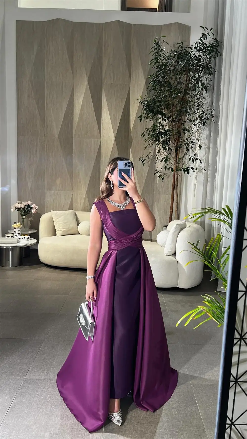 Maßgeschneidertes lila trägerloses A-Linien-Quinceanera-Kleid aus Satin mit Schleppe, ärmelloses Spaghetti-Kleid für besondere Anlässe, knöchellanges Kleid