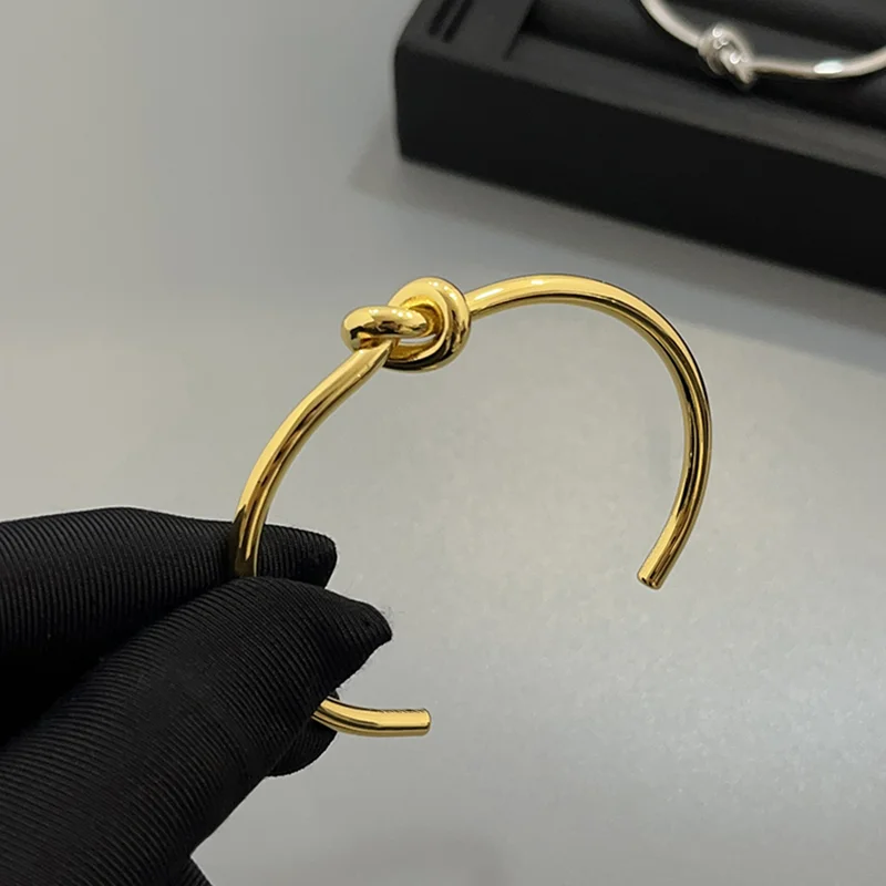 

Европа Америка Модельер Бренд Латунь Покрытие Золото Серебро Узел Роскошный Браслет Женщина Изысканные Ювелирные Изделия Подарочные Ювелирные Изделия