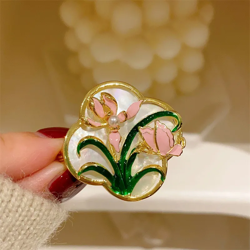 

CC Elegant Cheongsam Pins Glaze Badges Orchid Shape Natural Shell Chinese Vintage Style Brooches Exquisite Corsage Gifts B369