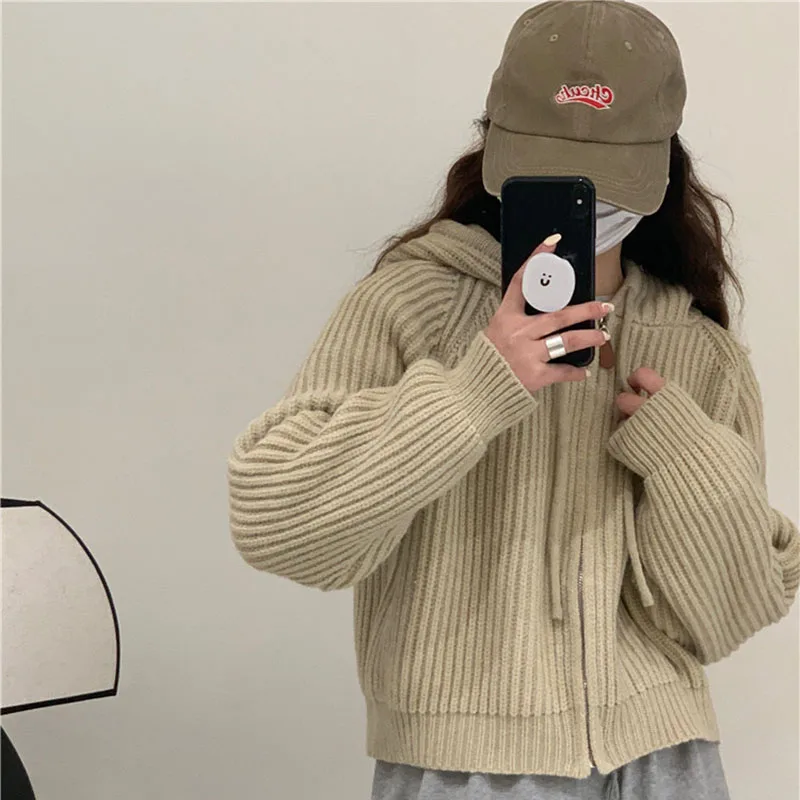 

Модный и изысканный короткий женский вязаный кардиган с капюшоном, свободный женский свитер нового стиля осенью и зимой.