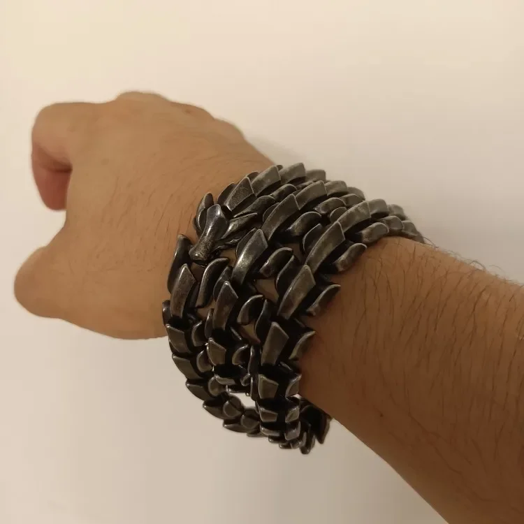 Outdoor EDC Portable Metal Bracelet Keel Whip Self Defense Whip Emergency Survival Waist Chain Tools