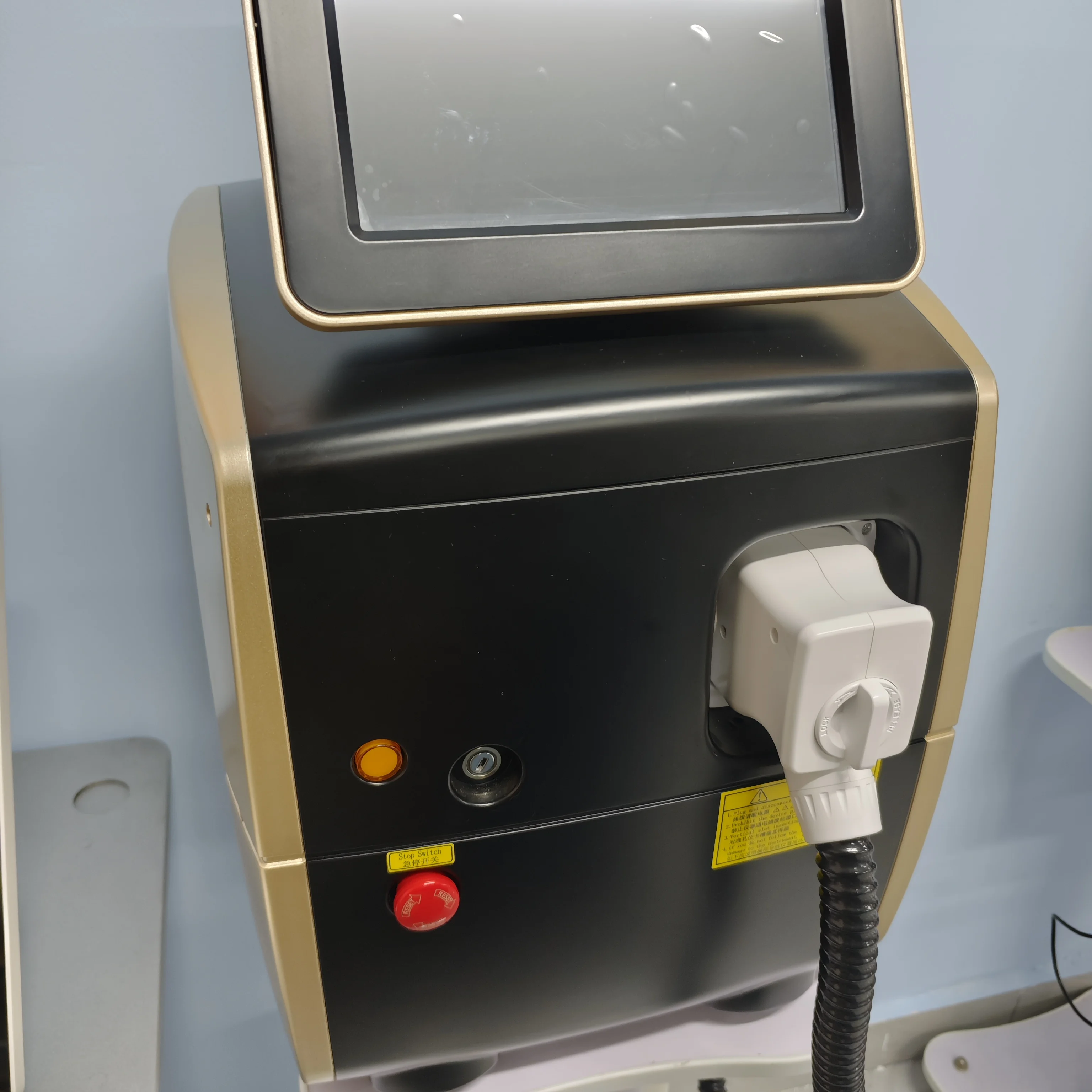 

Permanent Painless Laser Hair Removal Machine 4000W 3 Wavelengths 755 808 1064nm Diode Alexandrite Ice Cool All Skin Types