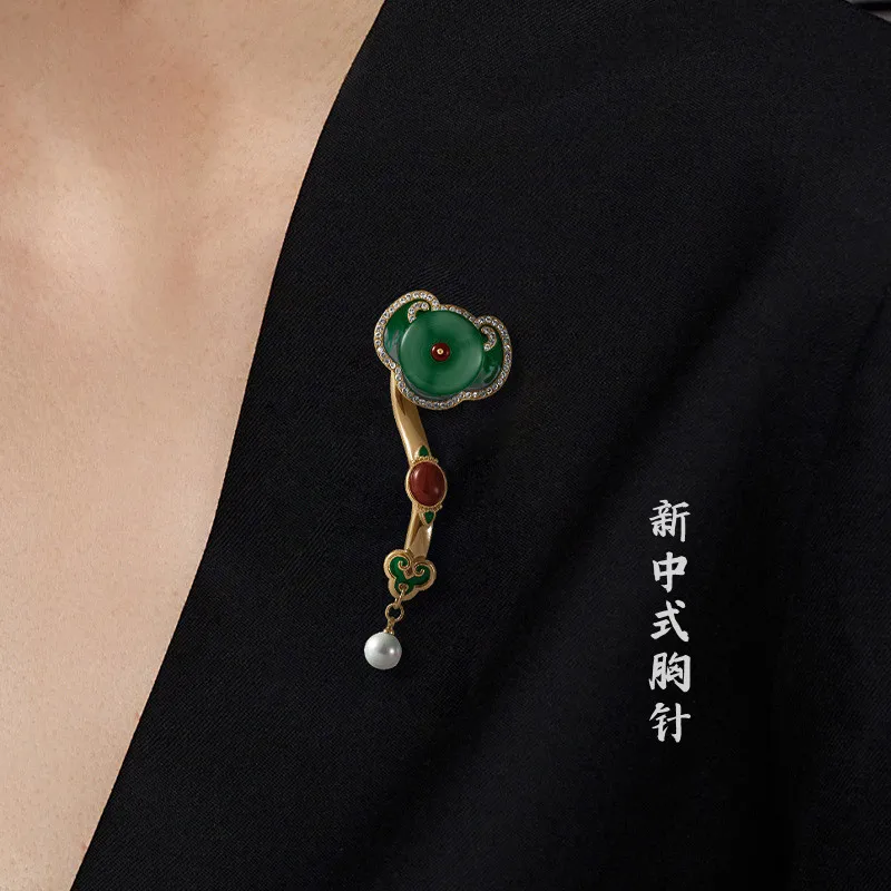 Chinese Style Auspicious Ruyi Brooch For Women Luxury Crystal Faux Pearl Green Enamel Lucky Charm Cheongsam Suit Accessory Gift