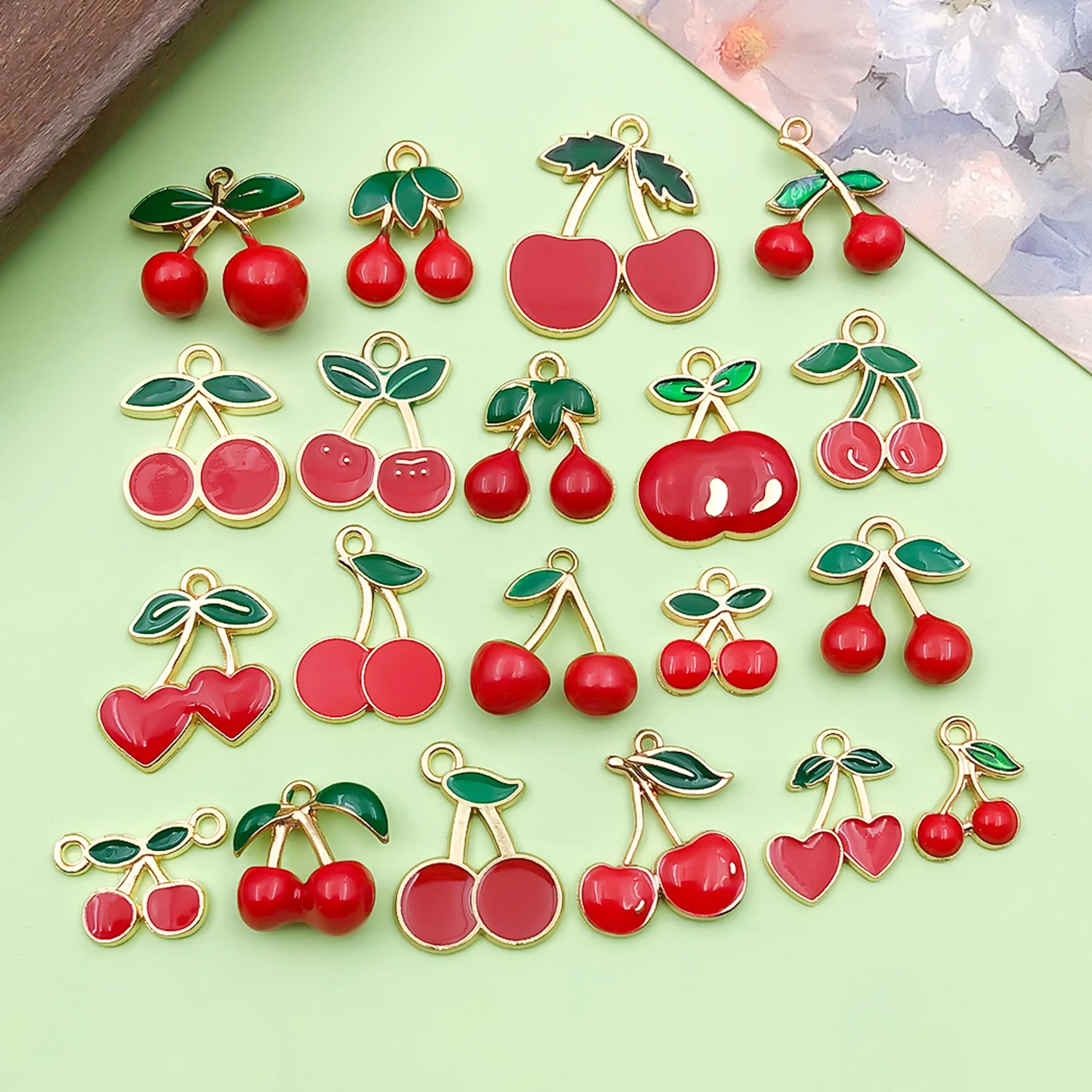 5/20 piezas de dijes de cereza esmaltados rojos, colgantes de frutas de aleación para pulseras DIY, collares, pendientes, accesorios para hacer joyas
