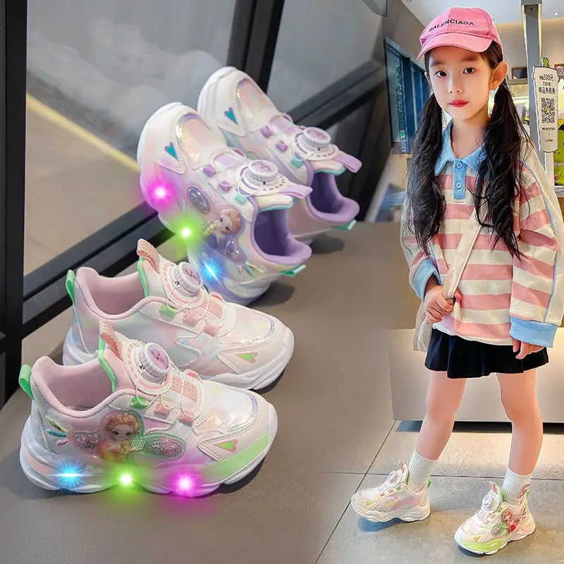 Sepatu kets anak-anak dengan lampu 2023 musim semi dan musim gugur sepatu lari kartun anak perempuan bercahaya jaring bersirkulasi dengan kancing Putar baru