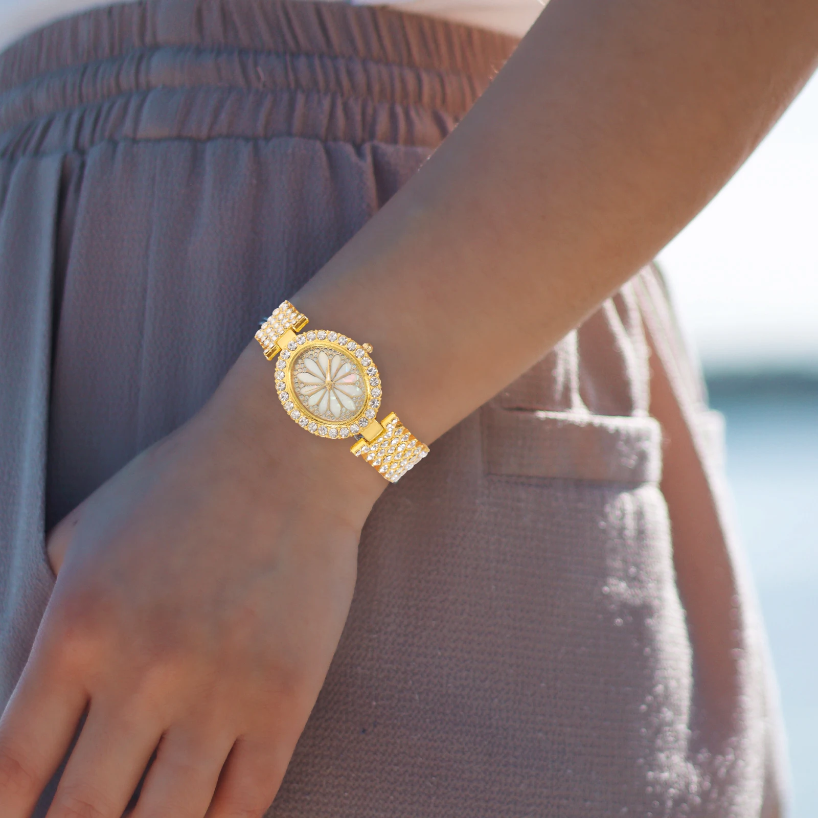 

Ladies Quartz Watches Elegant Shiny Wrist Watch Metal Cuff Bracelet Casual Girl Watch Durability Accurate Time Gift