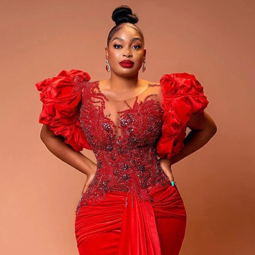 Lussuoso abito da sera per feste con perline in pizzo a sirena rossa africana 2026 Abito da ballo per occasioni formali piegato con scollo rotondo sexy personalizzato