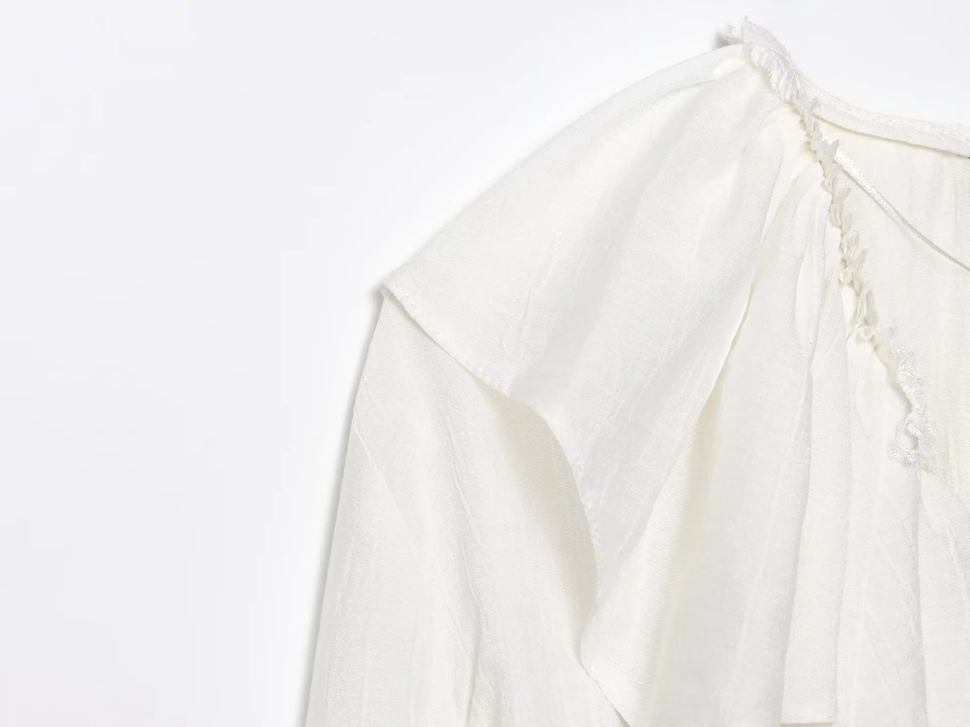 Transgraniczny nowy produkt 2025 europejsko-amerykański styl francuskie słodkie damskie koszule z ozdobnymi warstwami.