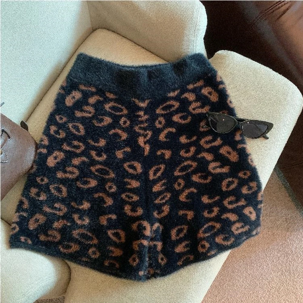 Warm Short Wool Knit Shorts Women's Spring And Winter Thermal High Waist Leopard Sweater Short Trousers