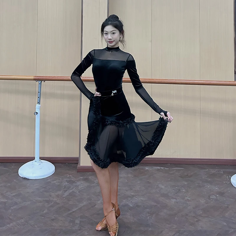 Nuovo costume da ballo latino per donna maniche lunghe maglia velluto splicing vestito rumba tango abiti da ballo vestito da gara DNV25876