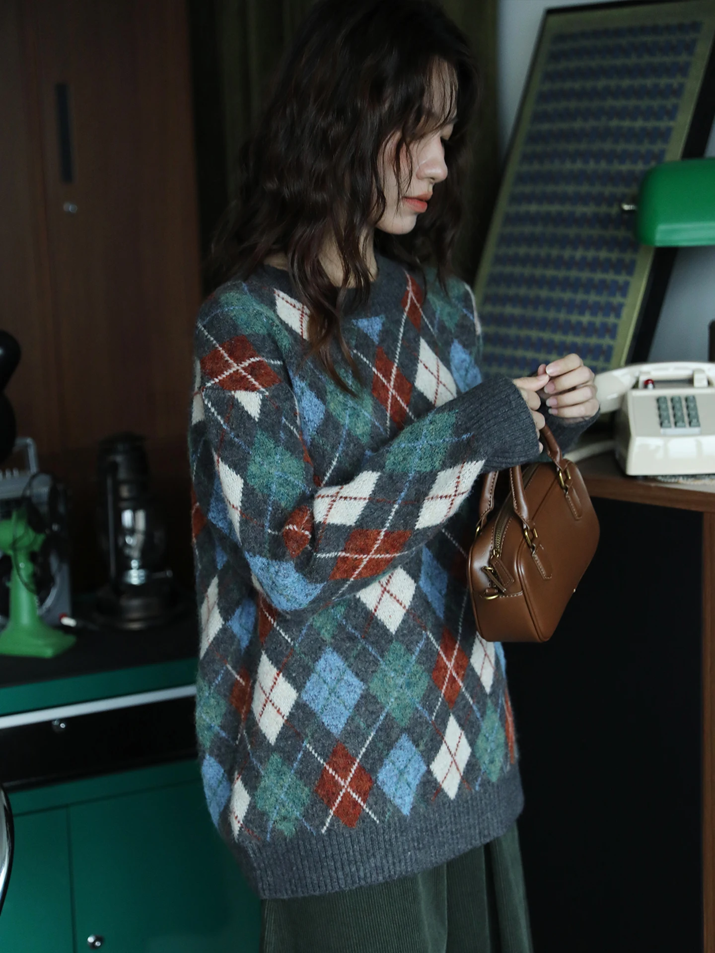 

Женский свитер с геометрическим узором в стиле ретро, свободный крой, круглый вырез, осенне-зимний, вязаный, с диагональным дизайном, повседневный стиль