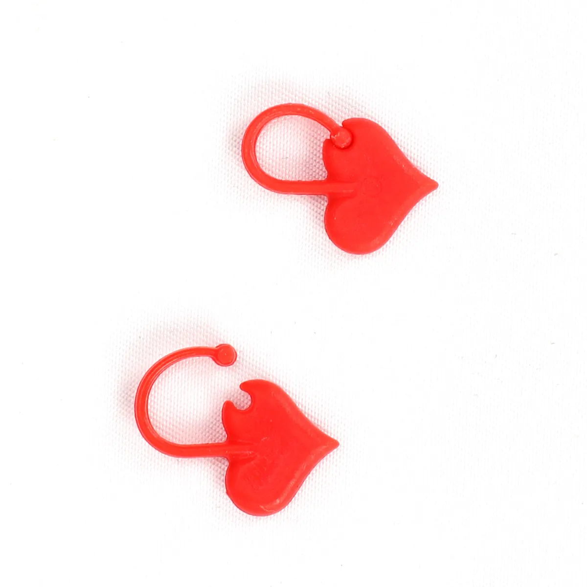 

100Pcs Knitting Stitch Markers Box Set Love Heart Crochet Buckles DIY Craft Accessories for Sweater Scarf Knitted Crocheted