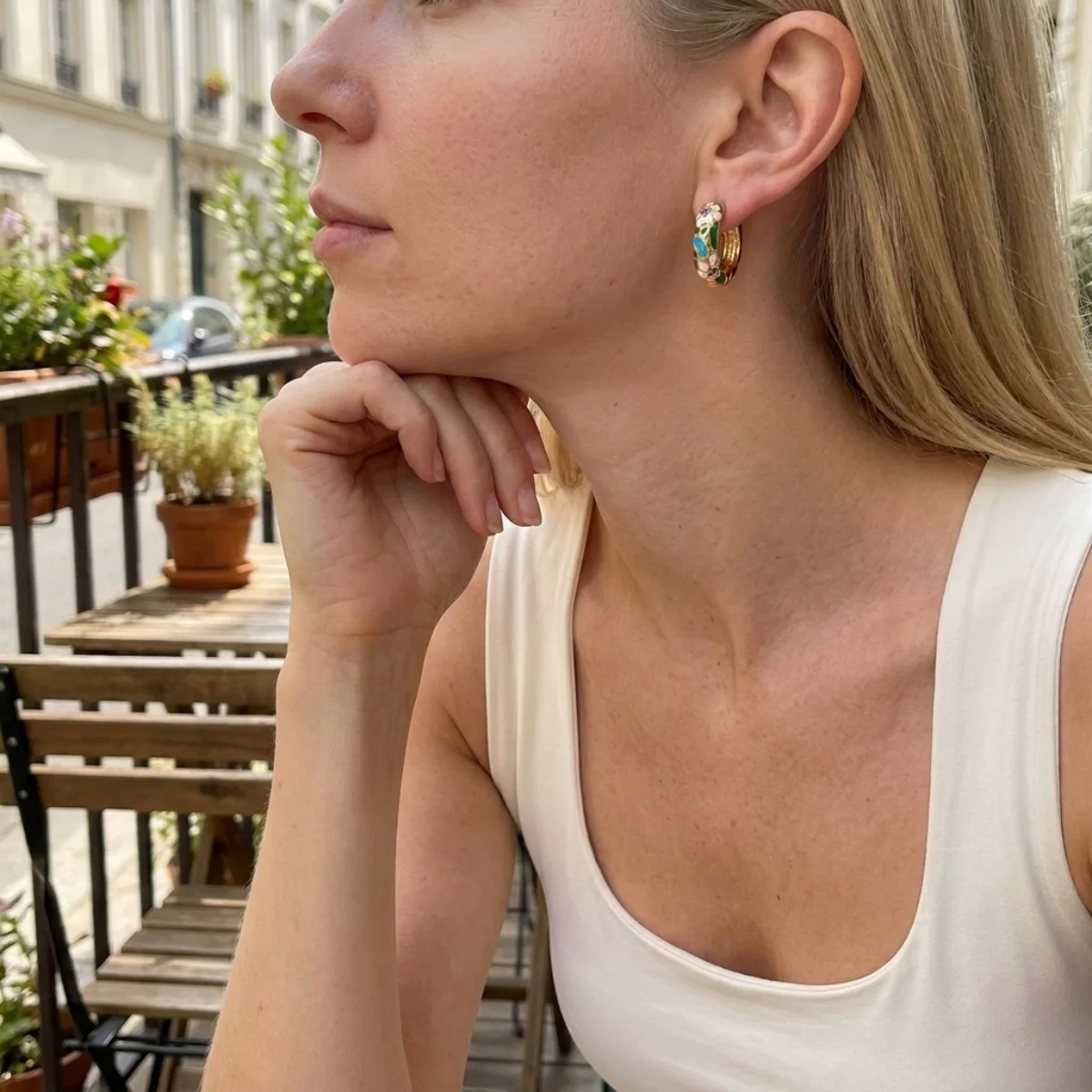 Süße bunte Emaille-Gänseblümchen-Ohrstecker für Damen und Herren, elegante geometrische Creolen mit Gittermuster, Schmuck – Detail 18