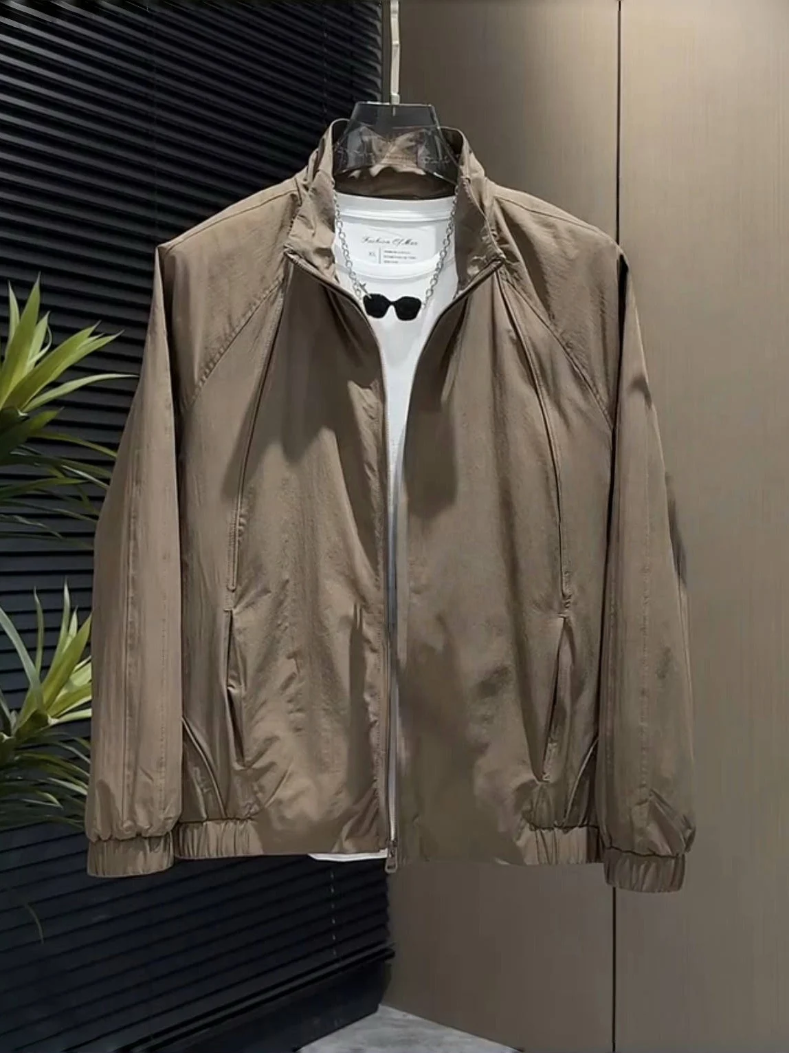 

Faionable Casual Long Sve Мужская тюнетная осень Чистый цвет Сращивание Дизайн Sensation Высококачественный молодежный полиэстер