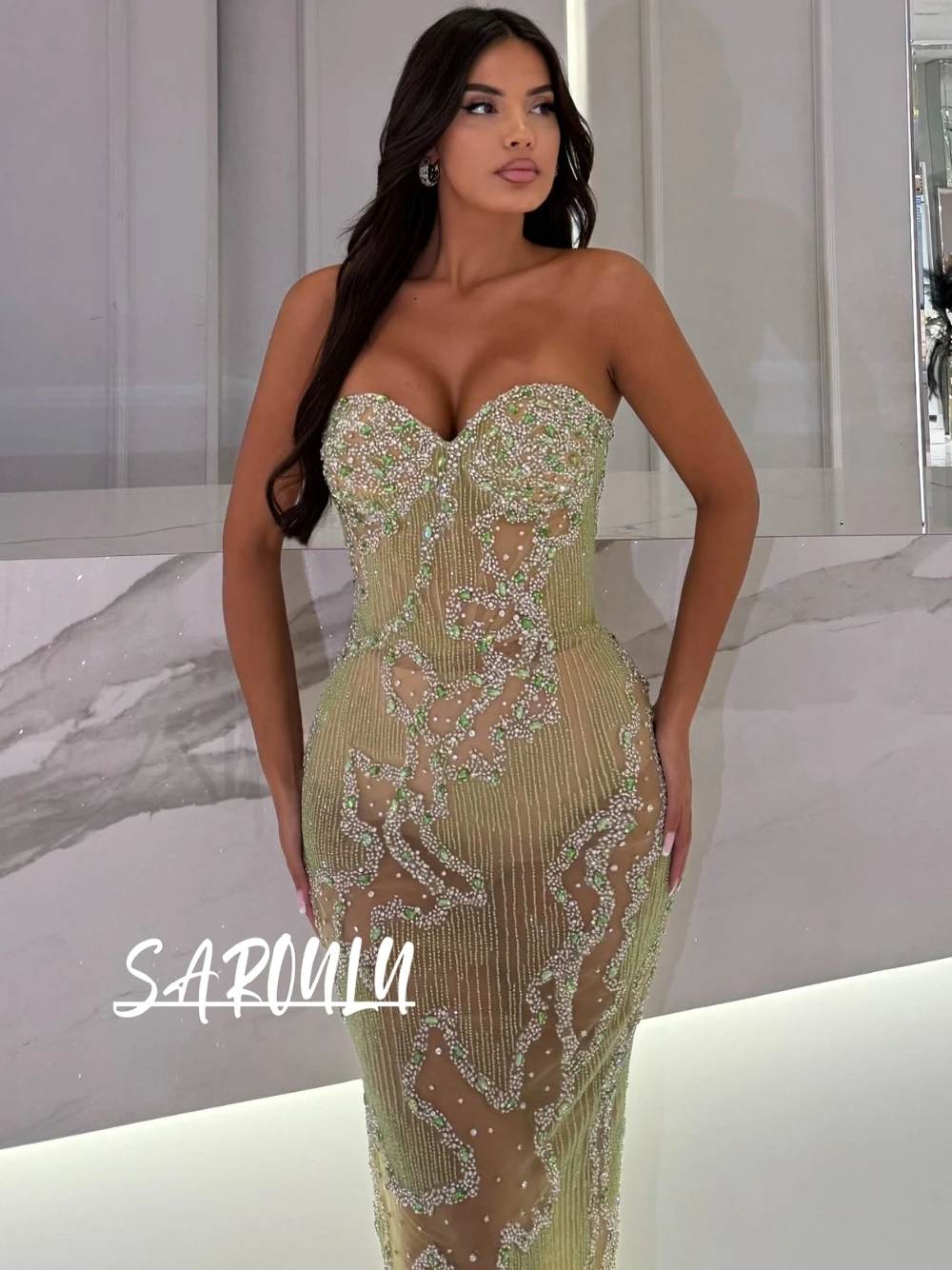 

Illusion Sleeveless Evening Dress Dainty Beaded Crystals Straight Customized Prom Gown Exquisite Sweetheart Neck Cocktail Wear