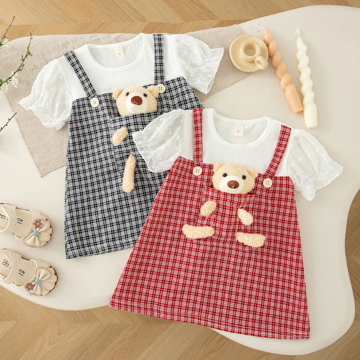 

Летнее платье для маленьких девочек, красное клетчатое платье с кружевными пышными рукавами и куклой-медведем, наряд в корейском стиле для фотосессии