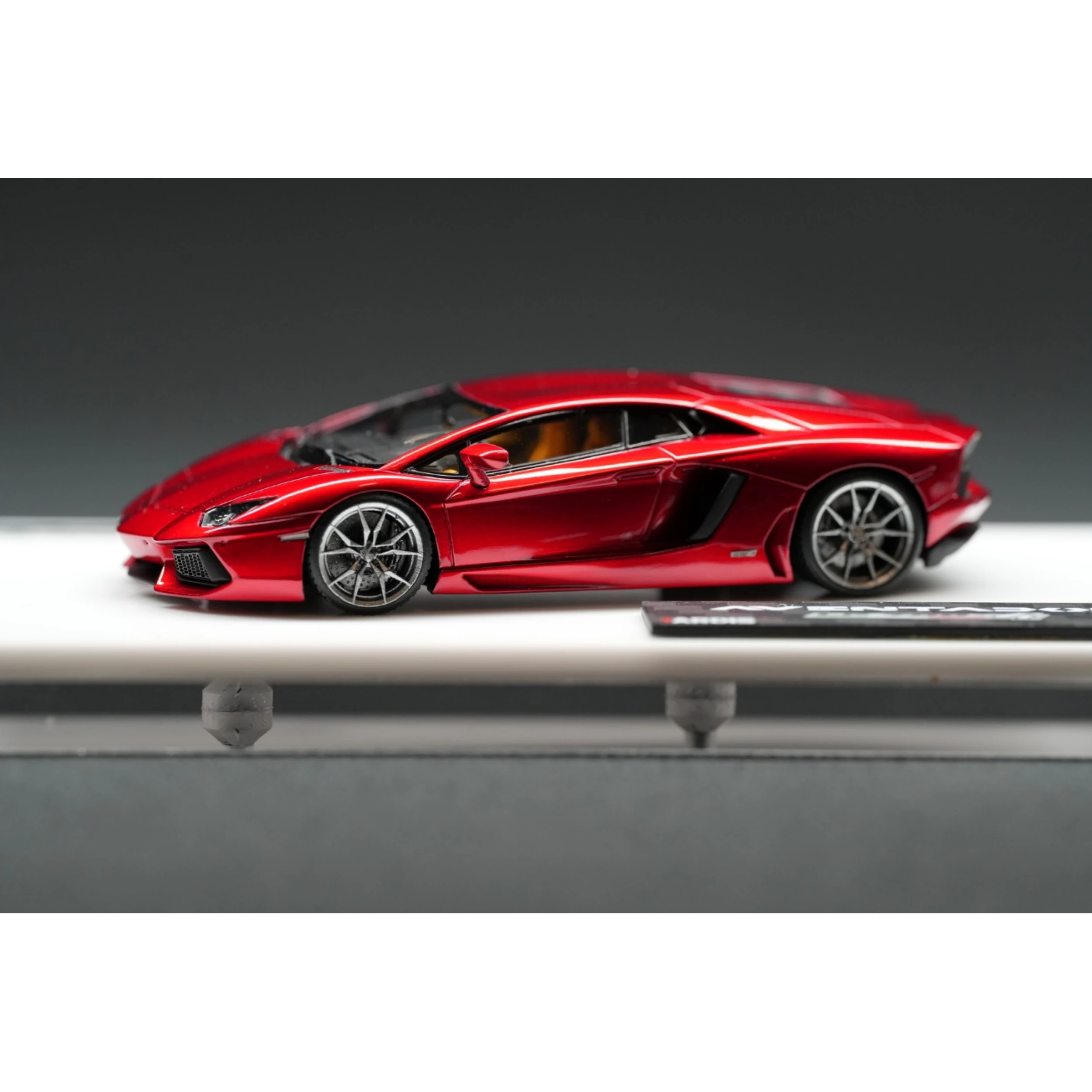 Tardis 1:64 AVENTADOR LP700-4 Modello pressofuso in resina per auto in edizione limitata