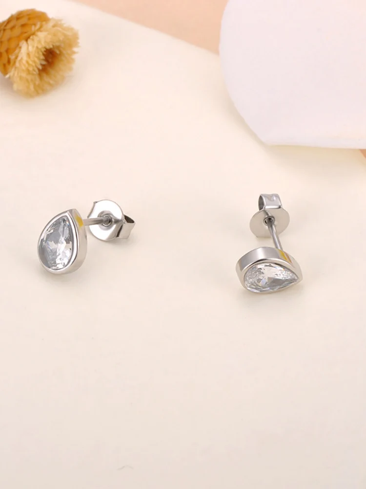 Women's Delicate Water Drop Cubic Zirconia Stud Earrings