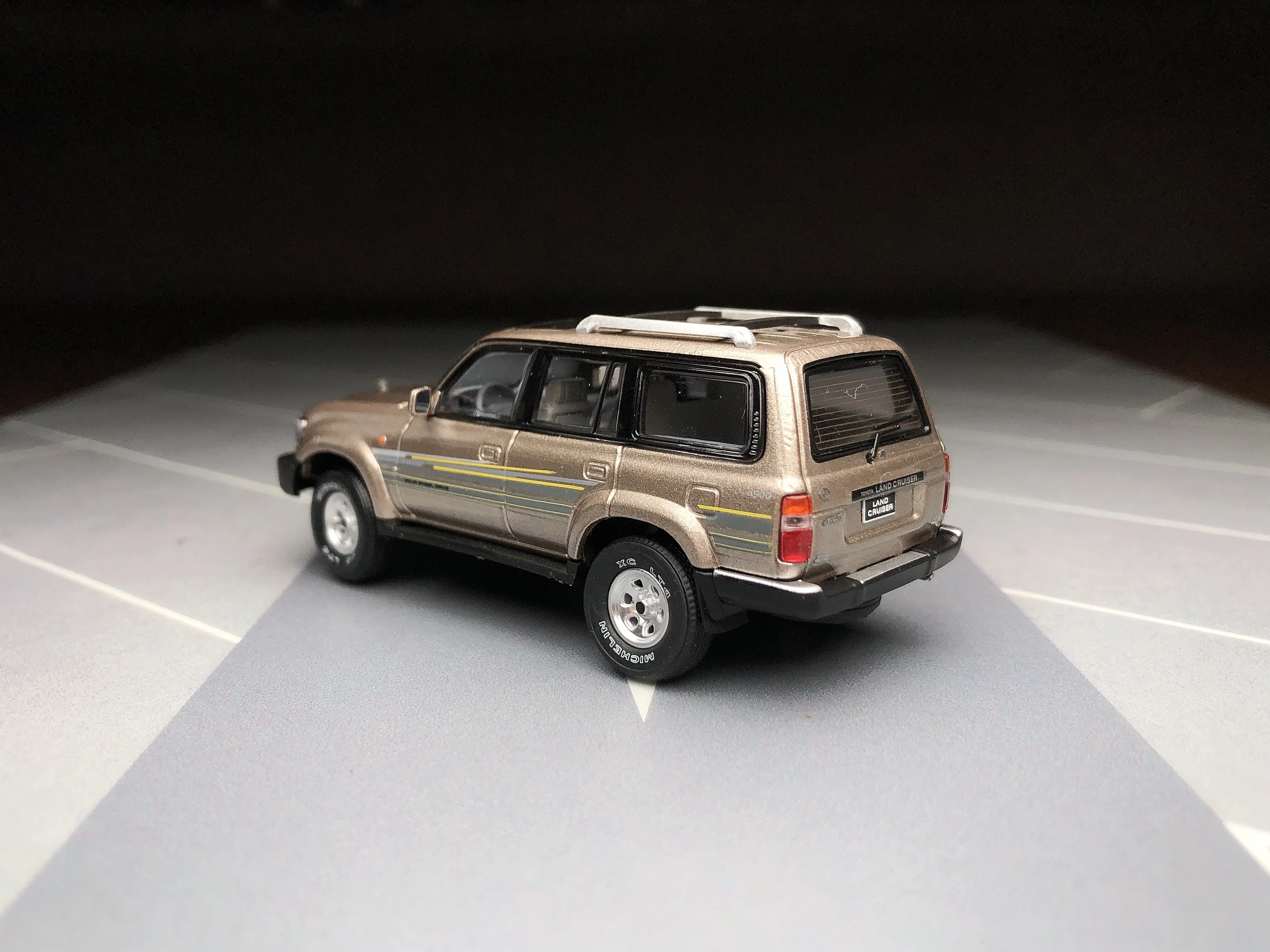 1/64 Land Cruiser 80 LC80 champagne gold KENGFAI Diecast Model Car Friends Gifts