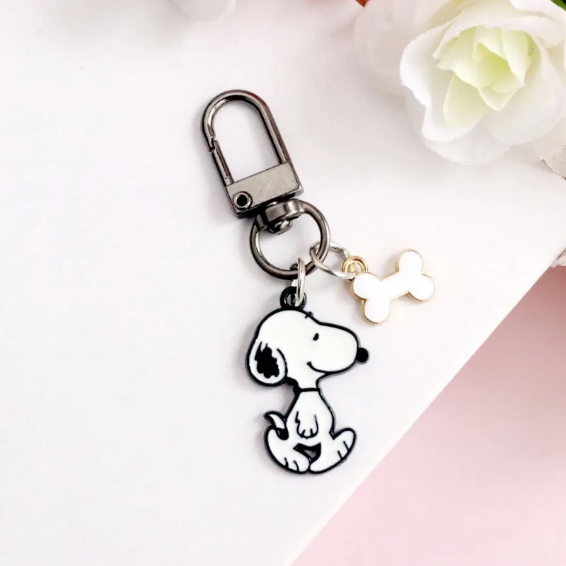 Nieuwe Snoopy schattige creatieve stripfiguur sleutelhanger hanger eenvoudige gepersonaliseerde cartoon tas gesp decoratieve accessoires cadeau