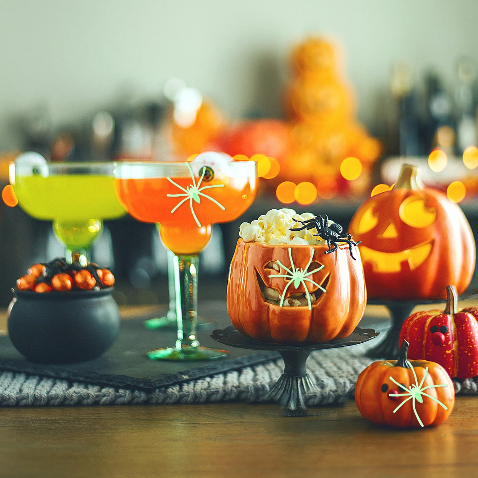 

50 Pcs Luminous Spiders Halloween Decor Green Plastic Realistic Decoration Glow Dark Party Props Scary Model Fake Spiders Trick