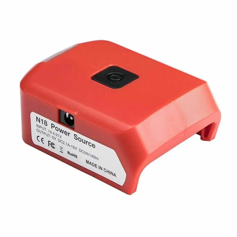 Lámpara LED Milwaukee 18V con USB dual y salida 12V para exteriores - imagen 3