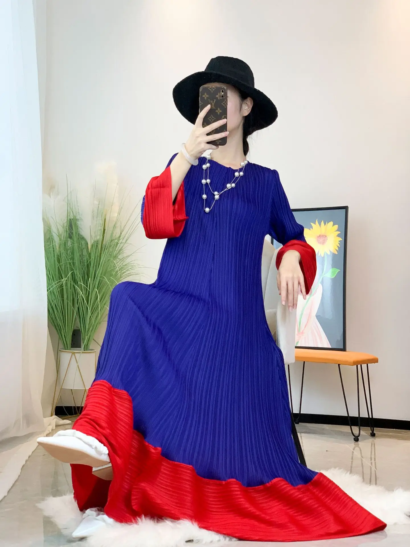 

2023 New Miyake Pleated Relaxed Round Neck Long Sleeve Dress Feminine Fashion Long Party Dress