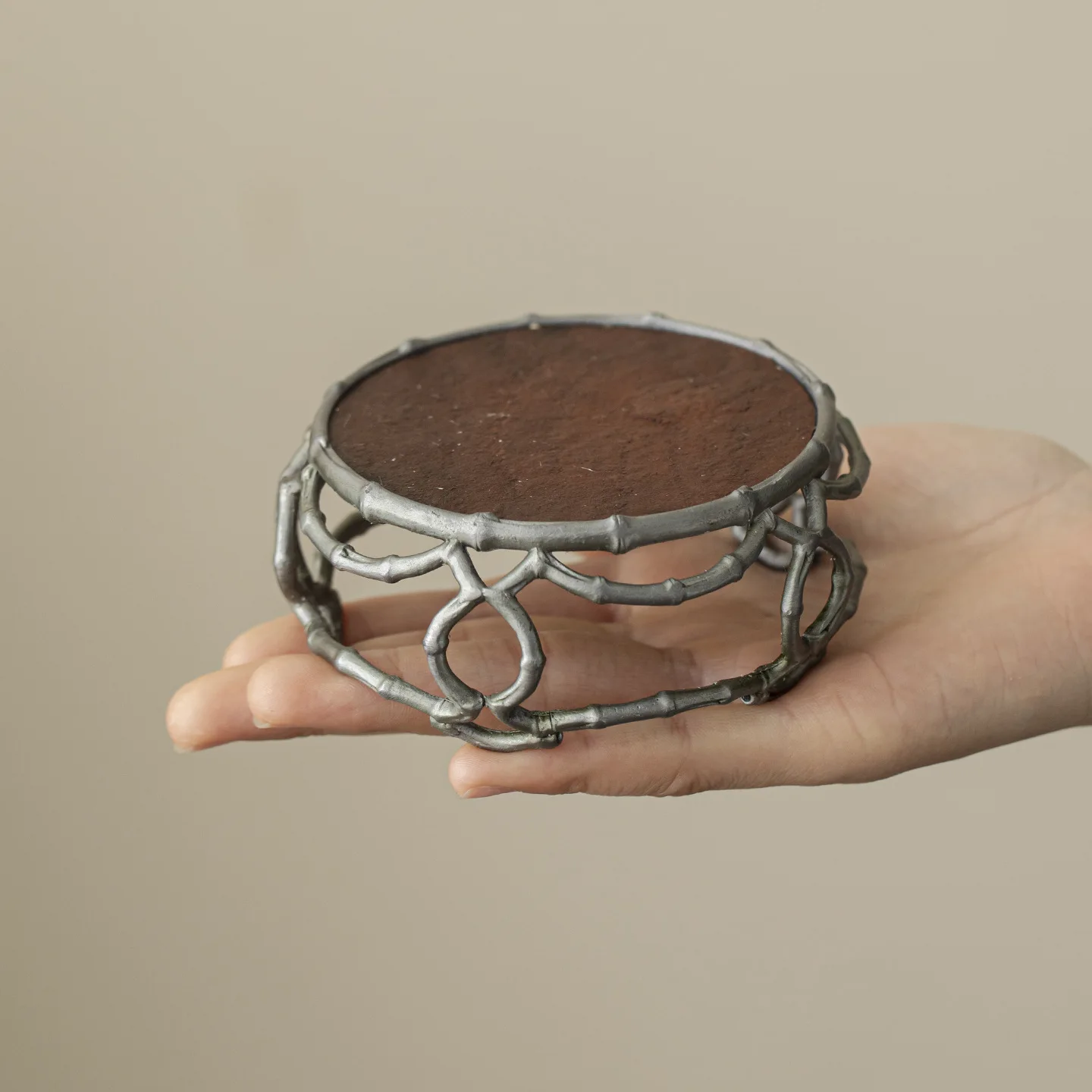 Vintage Handmade Ancient Tin Rock Bench Cover with Ancient Hedge Creative Teapot Lid Holder Shelved Coaster Coaster Holder