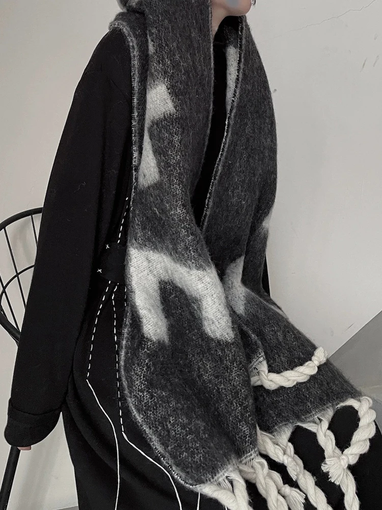 [EAM] Women Gray Fried Dough Twists Tassel Keep Warm Thick Scarf New Long Personality Fashion Tide Autumn Winter 2024 31A0097