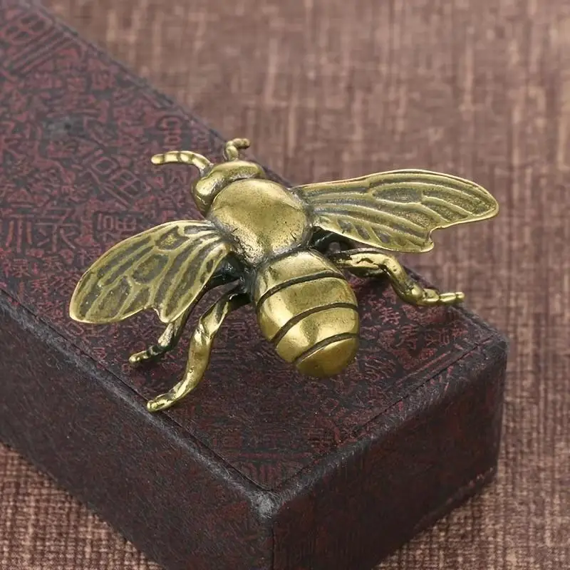 Rustic Brass Bee Statue Antique Copper Teapot Craft Vintage Figurine for Home Study Office Shelf Decor Housewarming Gift
