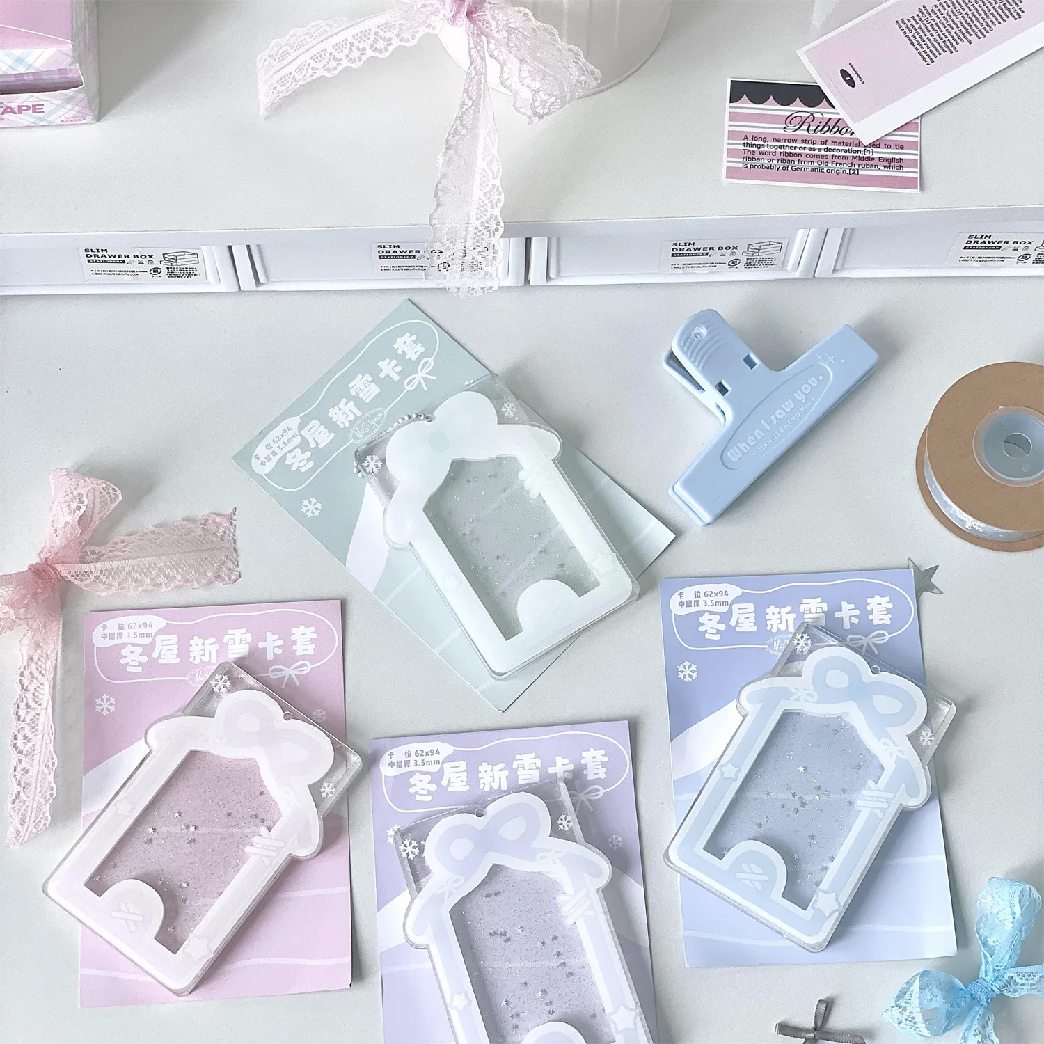 حامل بطاقات الصور على سطح الطاولة من الأكريليك Kpop إطار عرض DIY إطار صورة قائم لمحبي موسيقى البوب