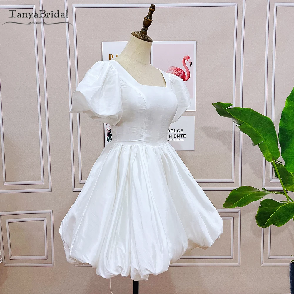 푹신한 스커트 짧은/미니 웨딩 드레스 분리 가능한 활 기차 세련된 DW761와 짧은 소매 사랑스러운 신부 가운