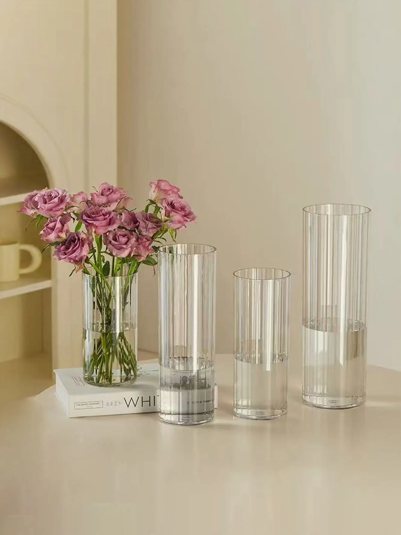 Simple Acrylic Transparent Anti-Fall Vertical Stripe Vase Decoration for Living Room Flower Arrangement with a High-End Feel, Minimalist Flower Vase 1Pc