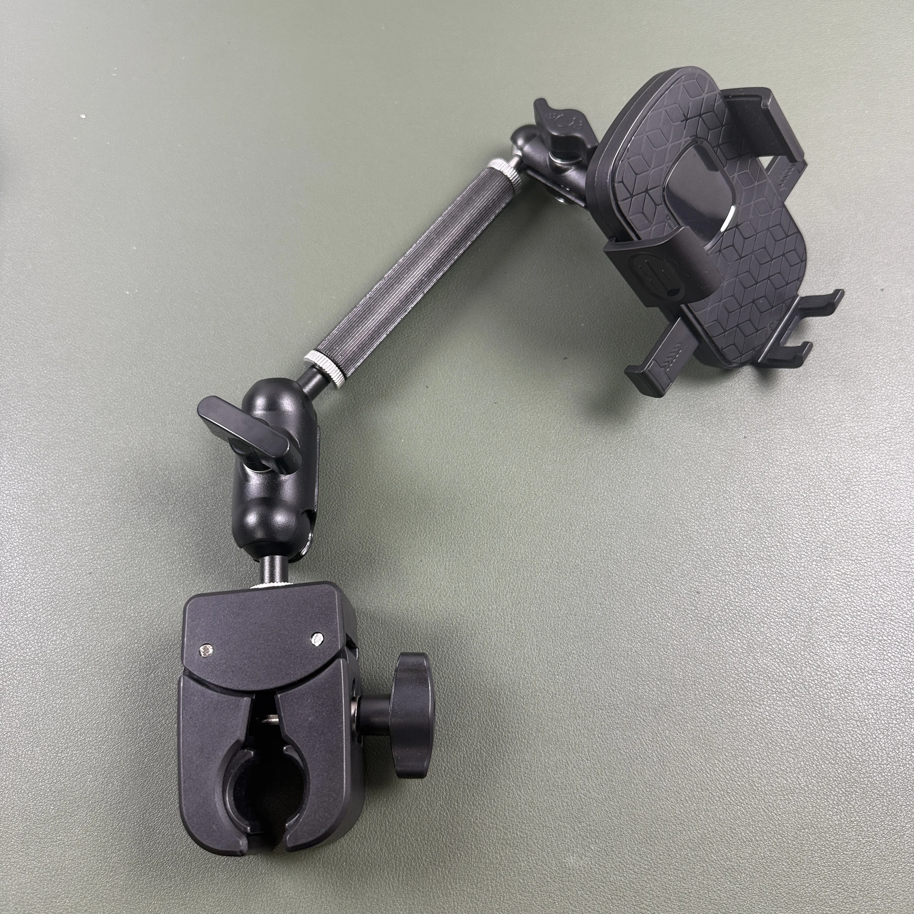 

Desktop Round Tube Live Streaming Phone Holder Multi-Joint Tension Clip 360-degree Rotating Stall Stand for Car And Outdoor Use