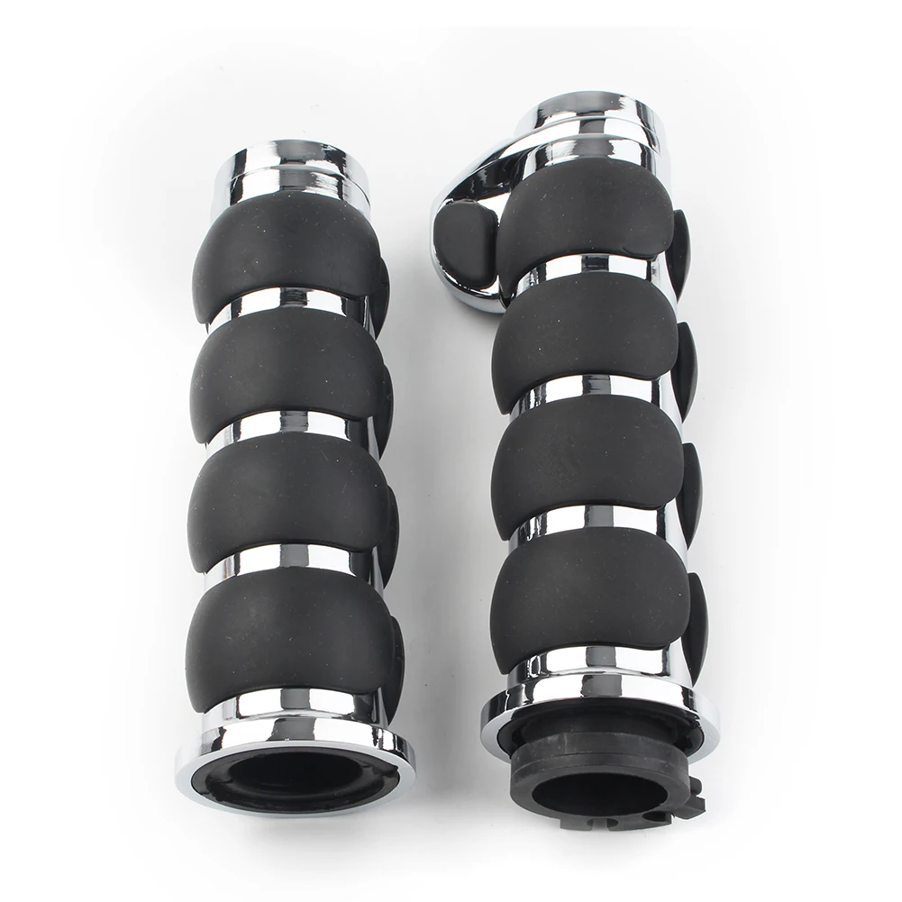 2Pcs Chrome Motorcycle Handle Bar Hand Grips For Harley Davidson Touring Road King FLHR With 1