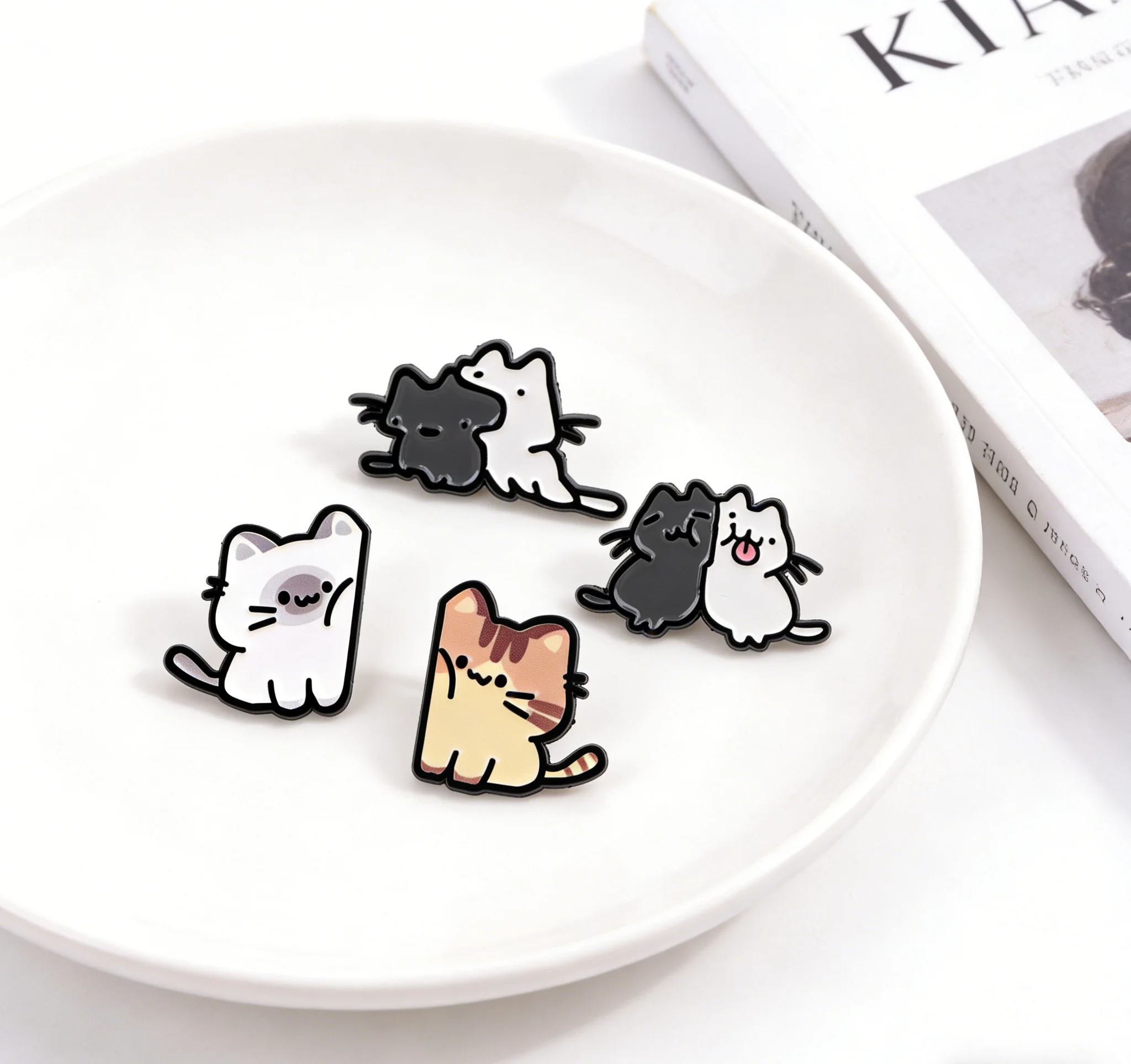 

Snuggle Couple Cats Enamel Pin Cute Brooches For Lapel Pin Badge on Backpack Clothing Accessories Fashion Jewelry Gifts 4pcs/set